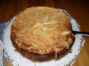 Cheese and apple cake with crumble
