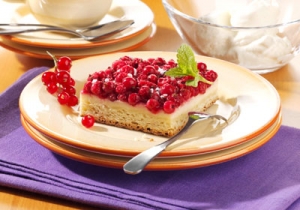 Currant cake with vanilla cream Sheet Cake recipe