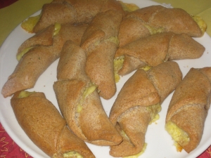 Wholemeal cheese croissant with herb cheese about 10 pieces