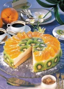 Cheese cake with kiwi fruit and oranges