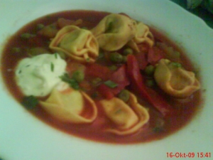 Fast ragout soup with tortellini