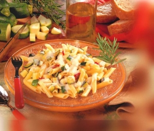 Penne with zucchini and cheese sauce