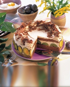Plum cake with brandy cream