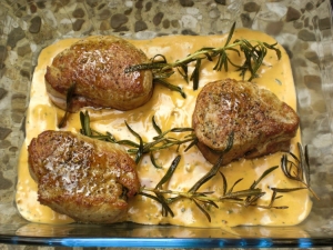 Pork medallions with rosemary sauce and colorful pepper