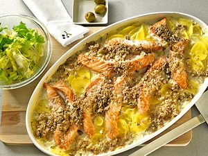 Salmon and potato gratin with olive crust