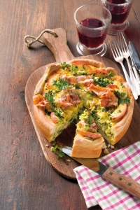 Savoy cabbage and bacon quiche