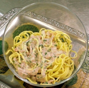 Spaghetti with tuna and chive sauce