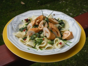 Tagliatelle with chicken and spinach