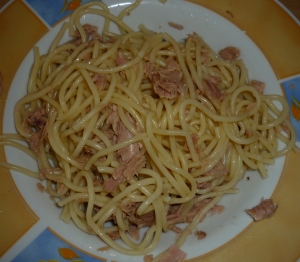 cold spaghetti with tuna and lemon juice