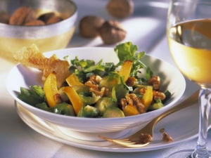 Brussels-sprouts-arugula-salad-with-walnuts