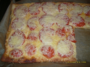 Pizza-with-cream-cheese-and-tomatoes