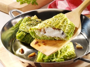 Savoy-cabbage-pockets-with-goat-cheese-onions-and-bacon