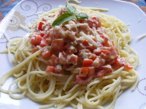Spaghetti-with-red-pepper-cream-cheese-sauce