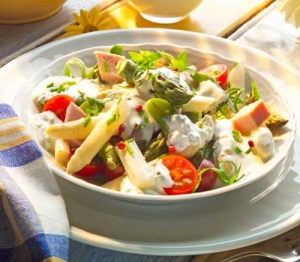 Yogurt-and-asparagus-salad