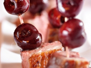 Duck breast with cherries