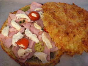 Flatbread Pizza with Gorgonzola and turkey ham
