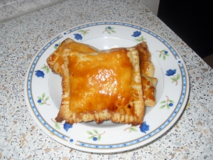 Puff pastry pockets with tuna