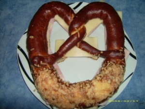 XXL cheese pretzel with ham cheese and herb butter