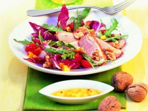 Arugula Salad With Duck Breast Walnuts And Mango Dressing