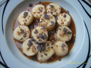 Banana with caramel sauce with grated chocolate and praline