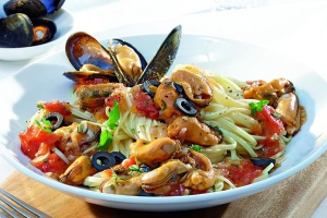 Clam Linguine With Melted Tomatoes And Black Olives Romana