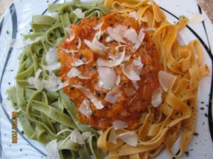 Tagliatelle Rosso E Verde Sauce With Spicy Vegetables