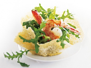 Arugula and shrimp in Parmesan Basket