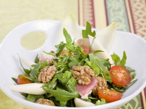Arugula With Walnuts And Pears