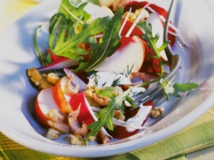 Beetroot Salad With Arugula And Walnuts