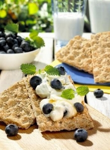 Sesame Crispbread With Cottage Cheese Blueberry