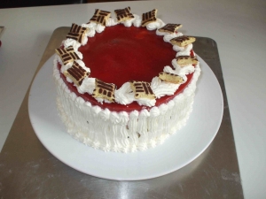 Festive Strawberry Diaper places with crunchy reverse pie Strawberry Cake recipe