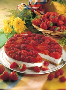 Strawberry and raspberry cake with yogurt and coconut cream Strawberry Cake recipe