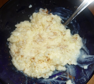 Apple rice pudding with cinnamon