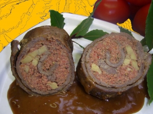 Beef rolls with minced onion