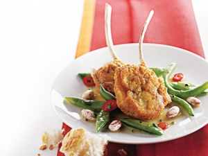 Breaded lamb chops with parmesan cheese and bean stalk