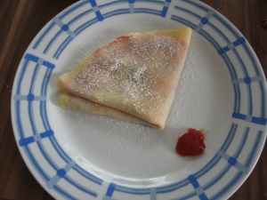 Crepes with strawberry jam Crpes recipe