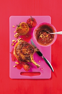 Grilled pork chops with tomatoMole