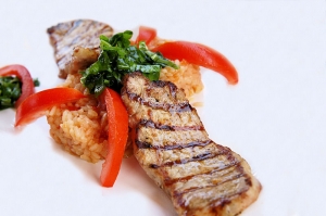 Grilled pork chops with tomato risotto