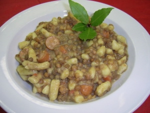 Lentil soup with macaroni