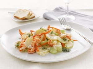 Potato salad with crayfish