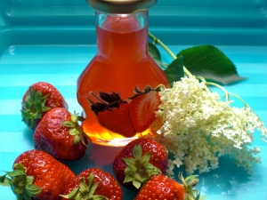 Strawberry and elderflower syrup