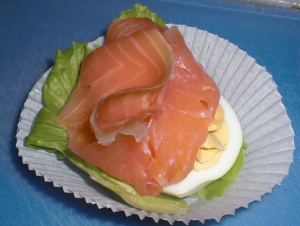 Stuffed eggs with salmon