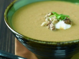 Curried Pumpkin Soup with Walnuts