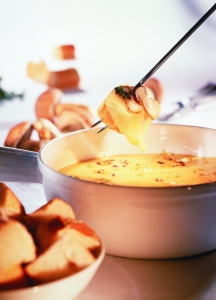 Cheese-fondue-with-mushrooms