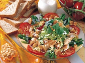 Fitness salad with green beans and turkey
