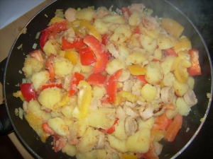 Fried-potatoes-with-vegetarian-sausages