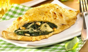 MiniCalzoni-with-spinach-and-pine-nuts