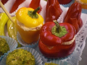Mini-peppers-stuffed-with-cream-cheese