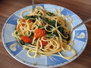 Spaghetti-with-arugula-and-fresh-tomatoes