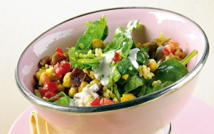 Spinach-salad-with-bulgur-and-chickpeas